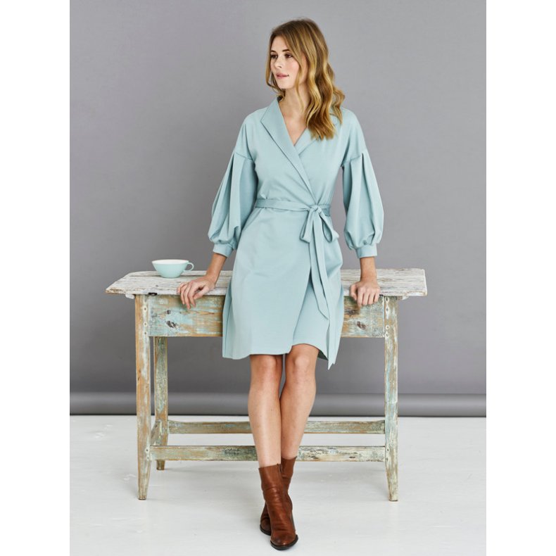 Onion 2079, Sl om-kjole med st krave til strikstof, str. xs-xl