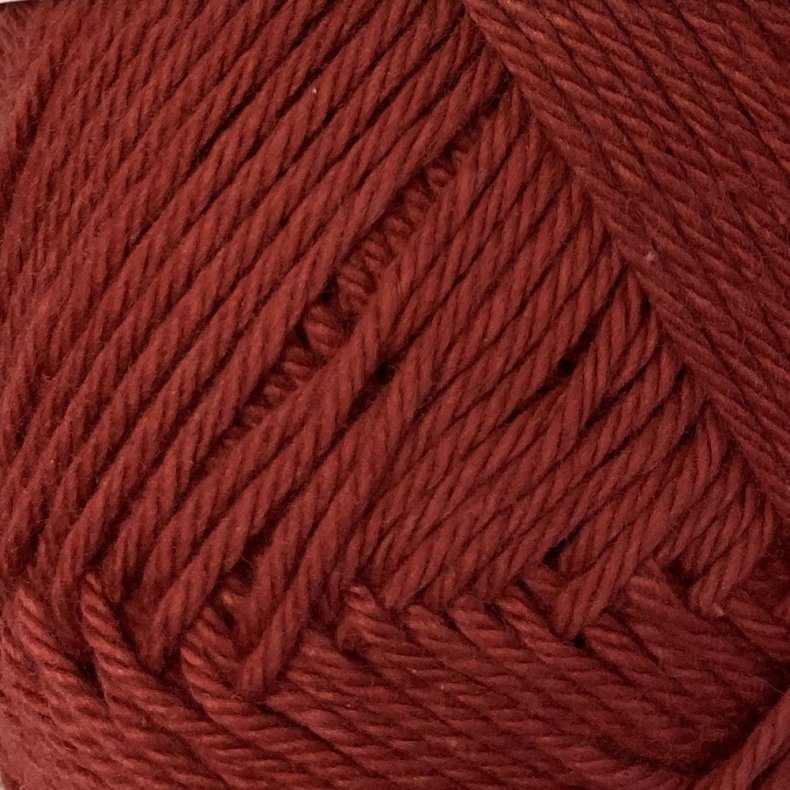 Dark Brick Red. kologisk bomuldsgarn. Karen Klarbk. Pr. 50 g.