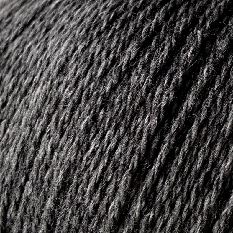 Esther by Permin, mrk gr, fv 20, pr. 50 g.