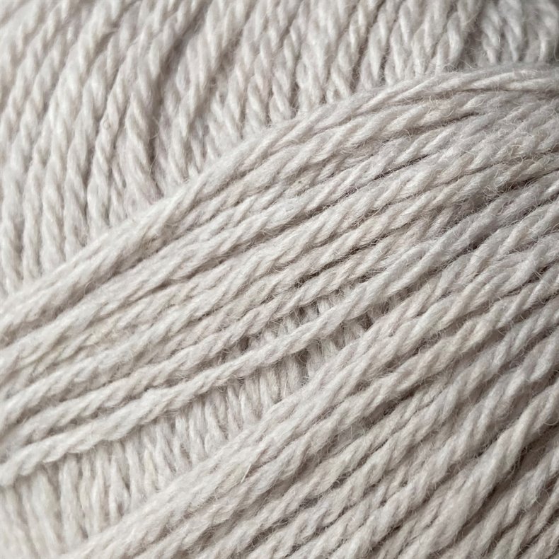 Esther by Permin, sand, fv 34, pr. 50 g.