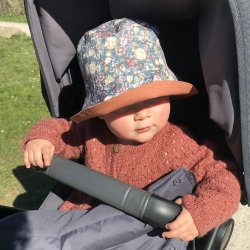 PDF symnster. Vendbar Bucket Solhat til hele familien, 5 str.