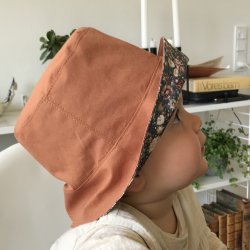 PDF symnster. Vendbar Bucket Solhat til hele familien, 5 str.