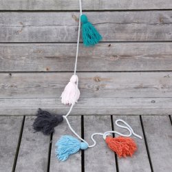 Uldvrk. Strik til brn 0-6 r. Strikkebog af Cecilie Bertelsen og Anne Prksen.