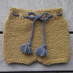 Uldvrk. Strik til brn 0-6 r. Strikkebog af Cecilie Bertelsen og Anne Prksen.