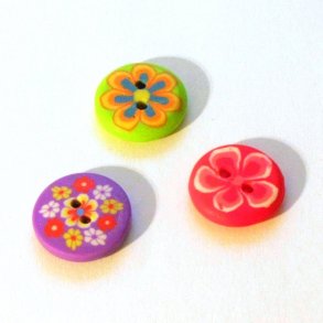 Knap - gennemfarvet med blomstermotiv, 19 mm, 3 farver, pr. stk.