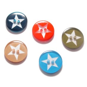 Knap med transparent Stjerne, 15 mm, vlg mellem  5 farver, pr. stk.