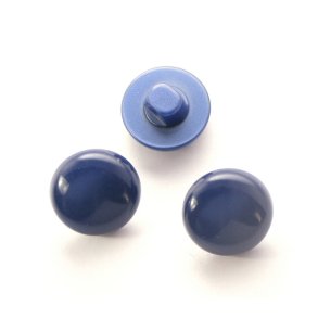 Knap i perlemorslook, halvrund, 14 mm, bl, pr. stk.