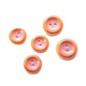 Knap i koral med rustfarvet kant, vlg 15 eller 18 mm, fra pr. stk.